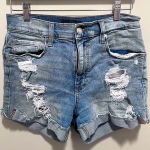 Aeropostale mom jean shorts Size 4. Distressed. EUC